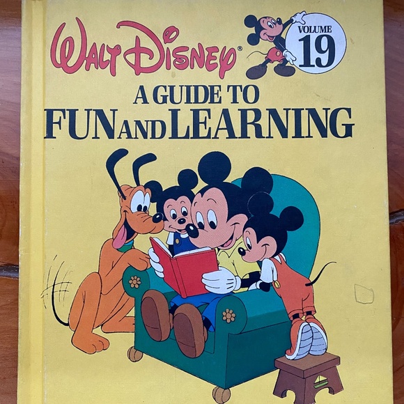 Vintage Walt Disney A Guide To Fun And Learning book Volume 19 - Picture 1 of 3